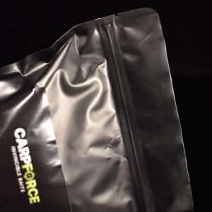 praktische Ziplocktüte mit Carpforce Boilie Crush