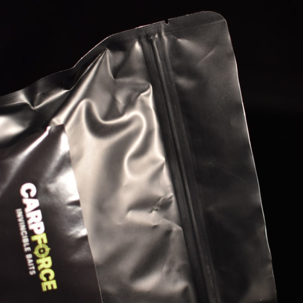 praktische Ziplocktüte mit Carpforce Boilie Crush